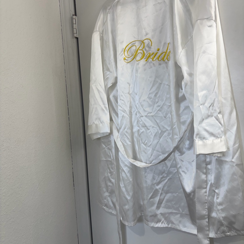 Bridal kit: White Bride Robe + Short Veil - Picture 5 of 14